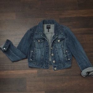Cropped denim jacket. So cute!